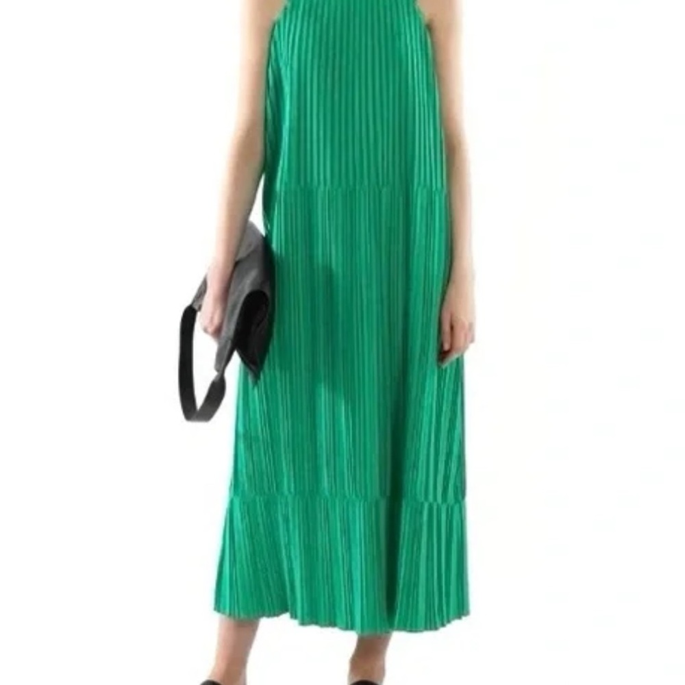 Elegant Green Pleated Dress